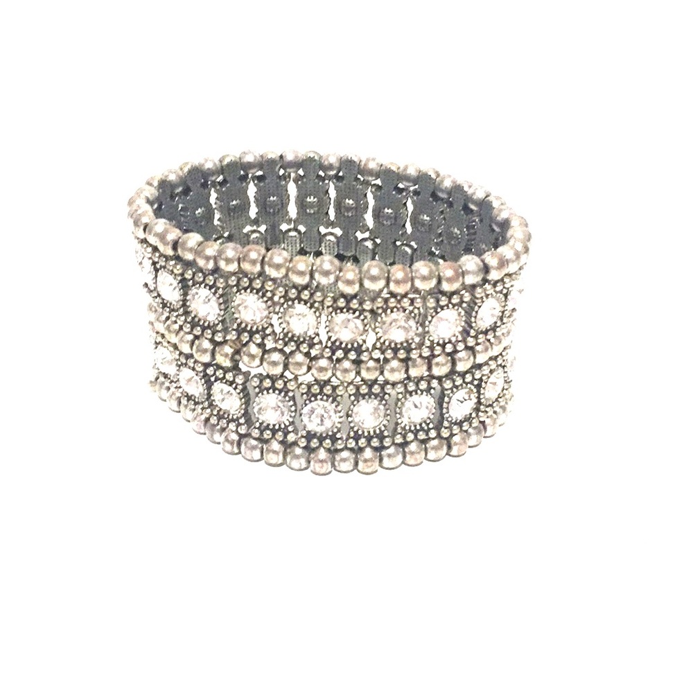 Silver and Crystal elastic bracelet.